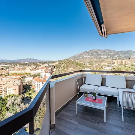 Malagasuite Mountain & Pool Views شقة فوينخيرولا