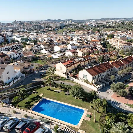 Malagasuite Mountain & Pool Views شقة